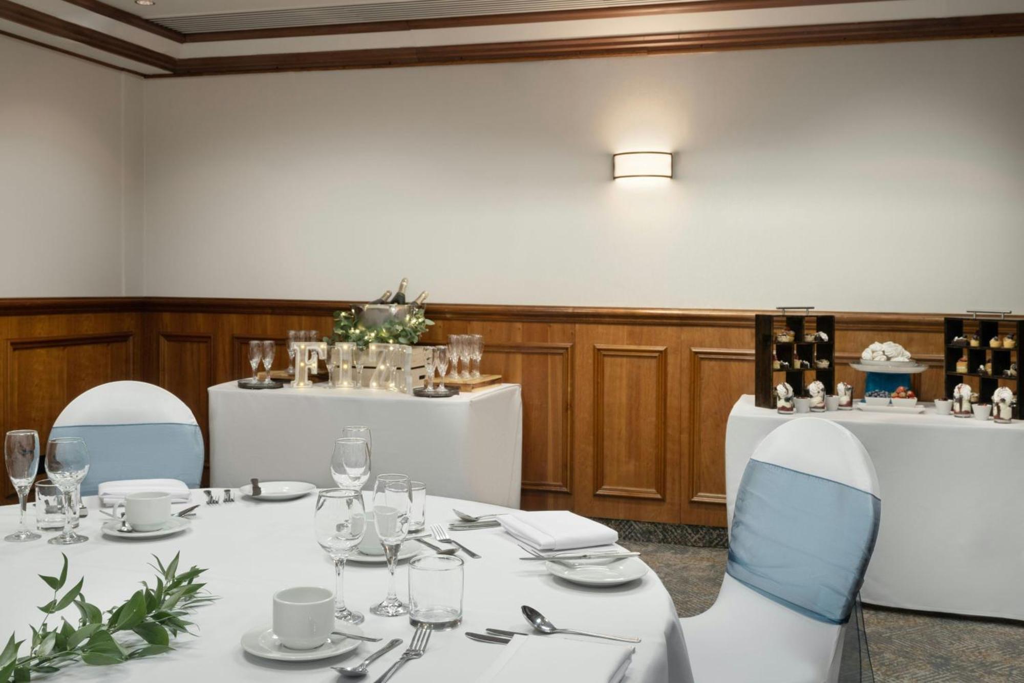 Отель Delta By Marriott Newcastle Gateshead